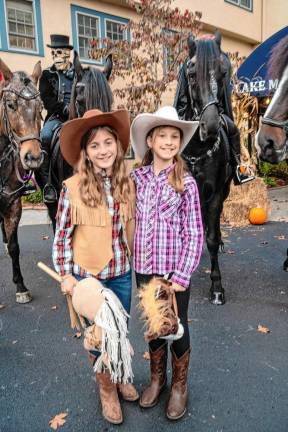 Alexa Renke and Arianna Deicco.