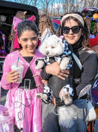 Mirabella and Rachael Samin with Louis.