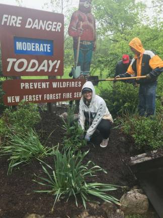 Kaylin Roth, an employee at Thorlabs, braved the elements on Saturday to volunteer for Pass It Along Day at Swartswood State Park. Photos by Laurie Gordon