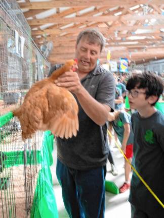 <b>Dwight Scott judges the poultry contest Saturday, Aug. 3 at the New Jersey State Fair-Sussex County Farm &amp; Horse Show. (Photo by Nancy Madacsi)</b>