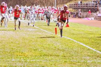 <b>High Point ball carrier Jerron Martress enters the end zone for the first touchdown of the state sectional game against Becton on Friday, Nov. 1. He made three touchdowns and High Point won, 46-6. (Photo by George Leroy Hunter)</b>