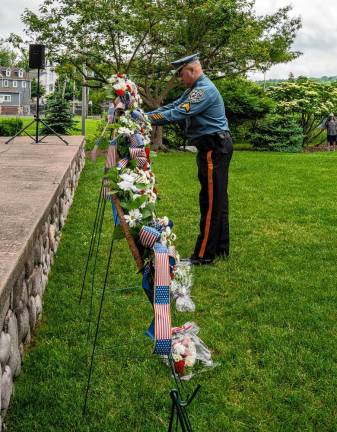 A police officer places a wreath during the ceremony.