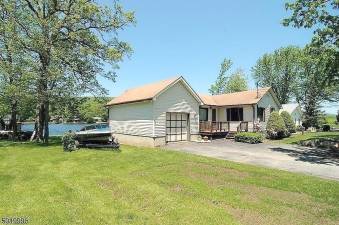 Three-bedroom ranch offers 100 feet of level lakefront