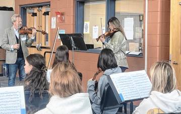 Brett and Danielle Deubner perform for Sparta High School violin and viola students. (Photo provided)