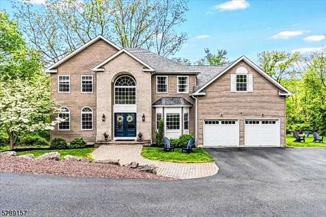 Top-to-bottom gorgeous Colonial