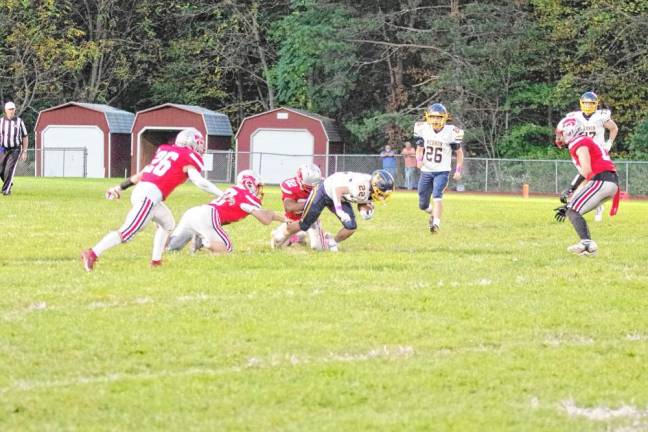 <b>Vernon ball carrier Gavin Bruno tries to break away from High Point defenders in the first half. He made a touchdown in the second quarter. (Photo by George Leroy Hunter)</b>