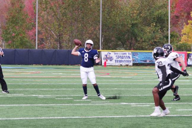 Sussex Skylanders quarterback Jaiden Mead-Cooper prepares to pass. (Photo by George Leroy Hunter)