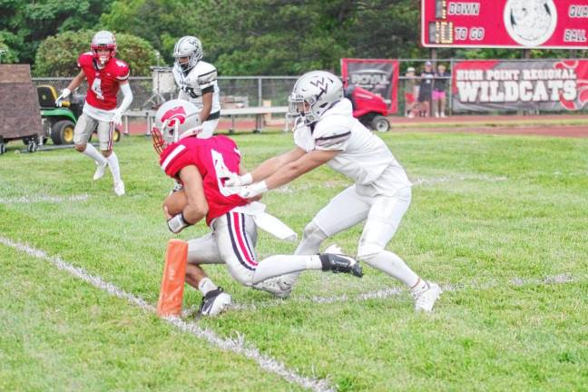 <b>High Point quarterback John Elko rushes into the end zone for a touchdown in the first quarter.</b>