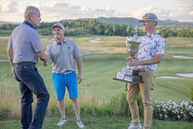 Actor Kelsey Grammer congratulates winners Joe Russo and Kevin Convery