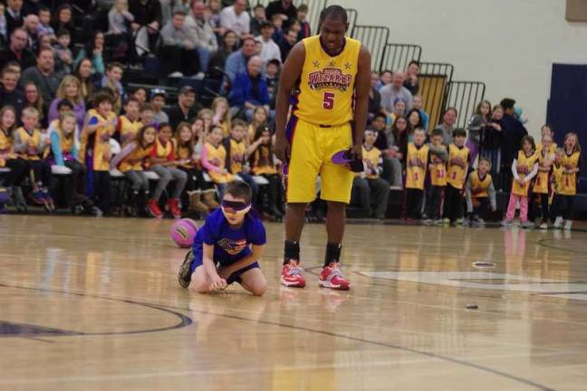 World Famous Harlem Wizards Basketball Tricks, Hoops, & Alley Oops