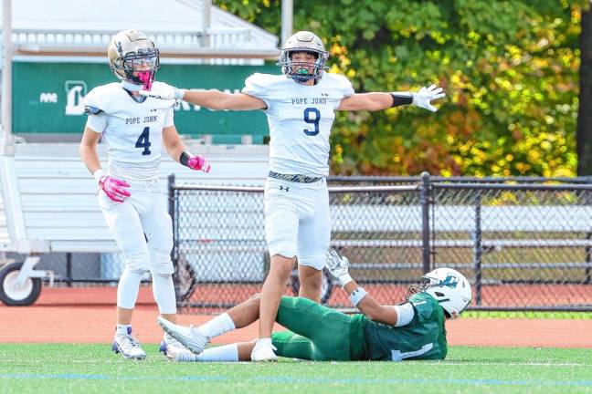 <b>Pope John’s Sam Conetta gives his signal for an incomplete pass after he broke up the second-quarter reception by Philip Fulmar of Delbarton. (Photo by Glenn Clark)</b>