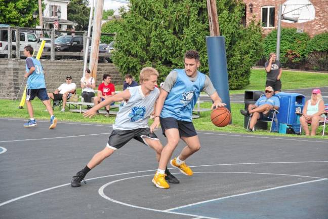 SB3 A Team Smalley dribbler and a Team Reilly defender battle on the court.