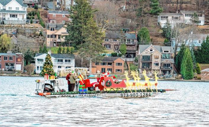 Santa and his reindeer cross Lake Mohawk on Sunday, Dec. 1. (Photos by Nancy Madacsi)